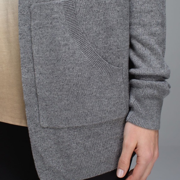 Lululemon Cabin Yogi Wrap Cardigan in Heathered Medium Grey / Slate Size Small - Picture 4 of 6